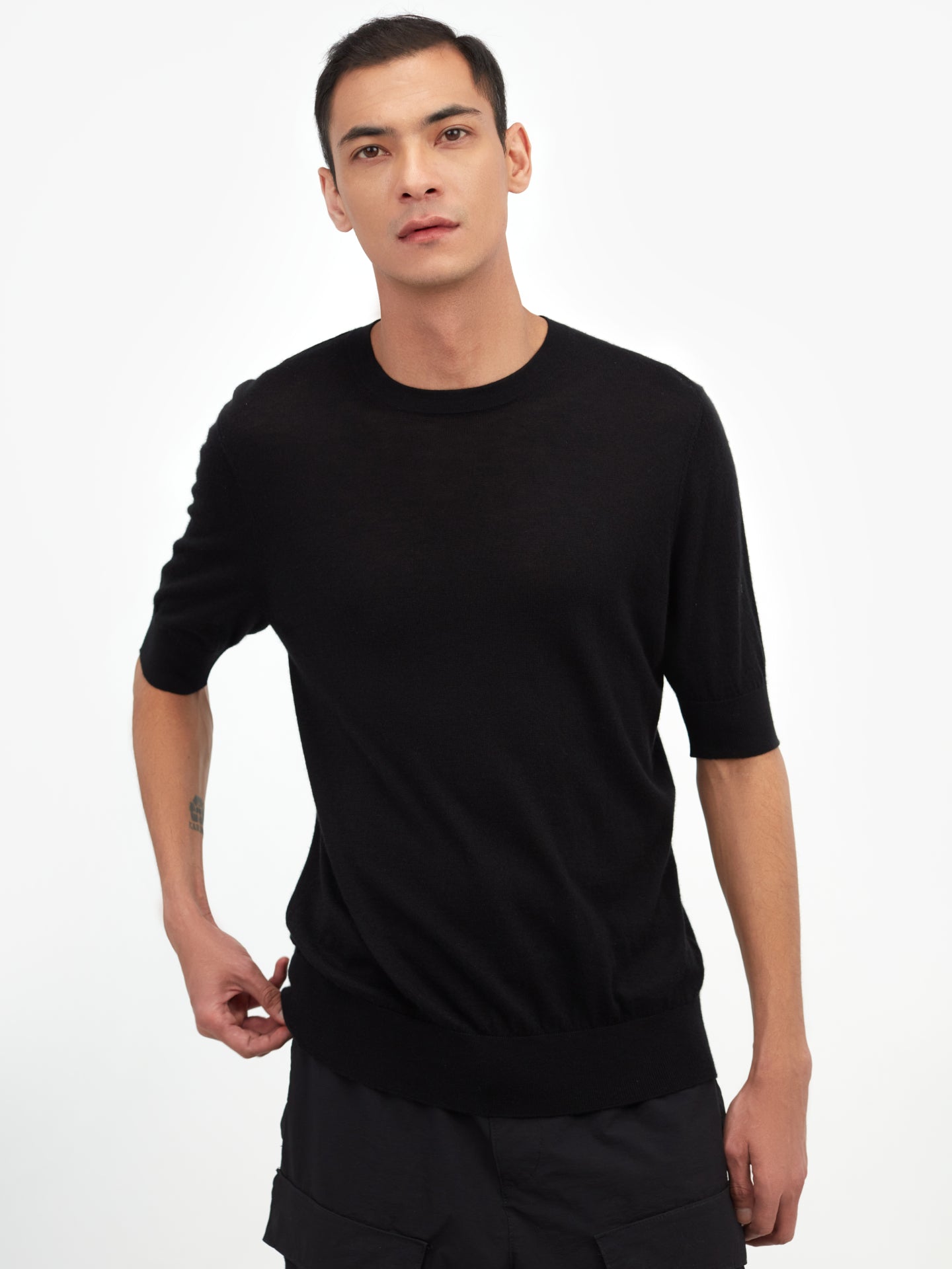Men's Silk Cashmere T-Shirt Black - Gobi Cashmere