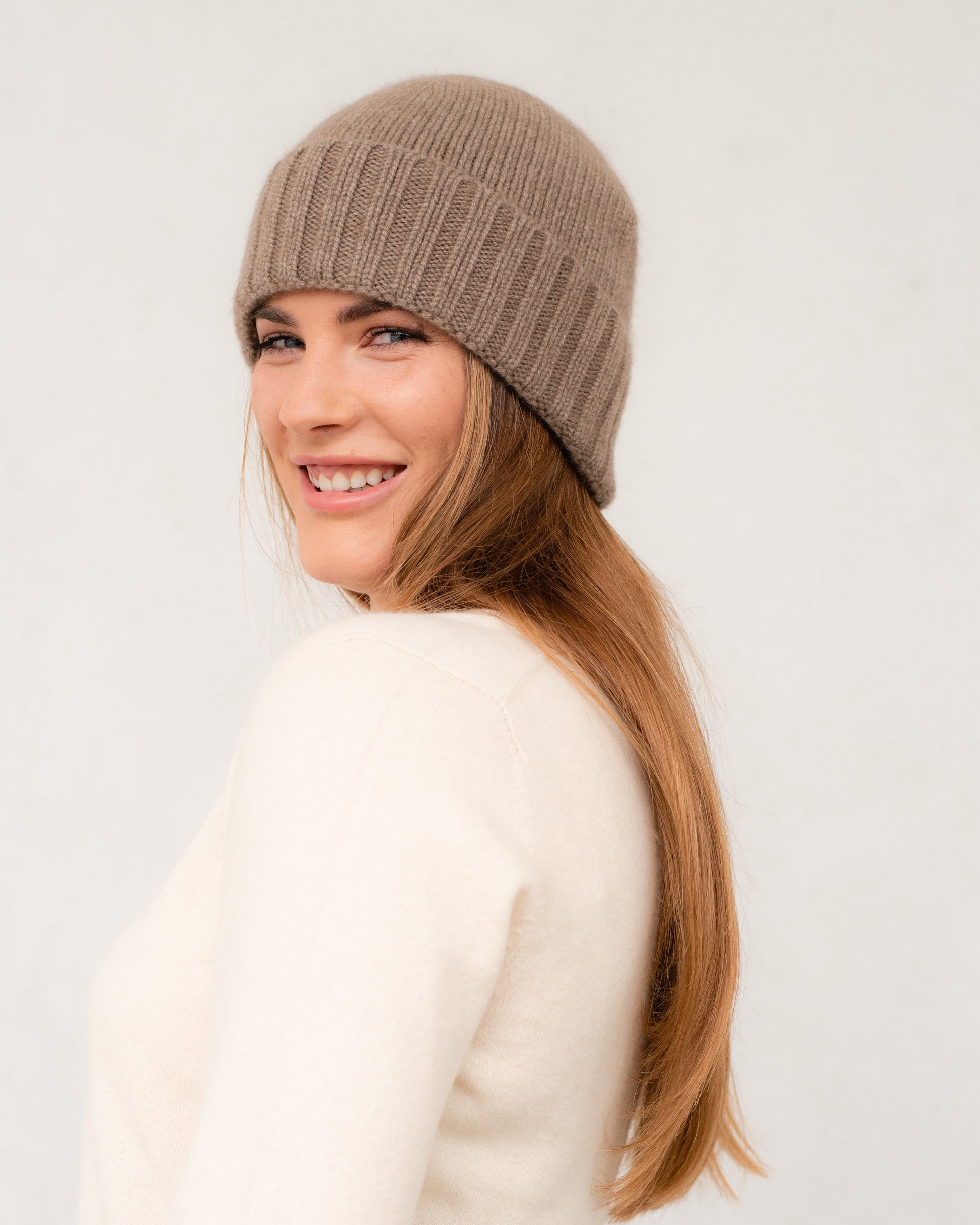 Unisex Cashmere Basic Beanie Taupe - Gobi Cashmere